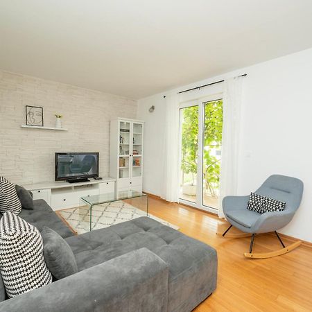 Apartment Paula Трогир Екстериор снимка